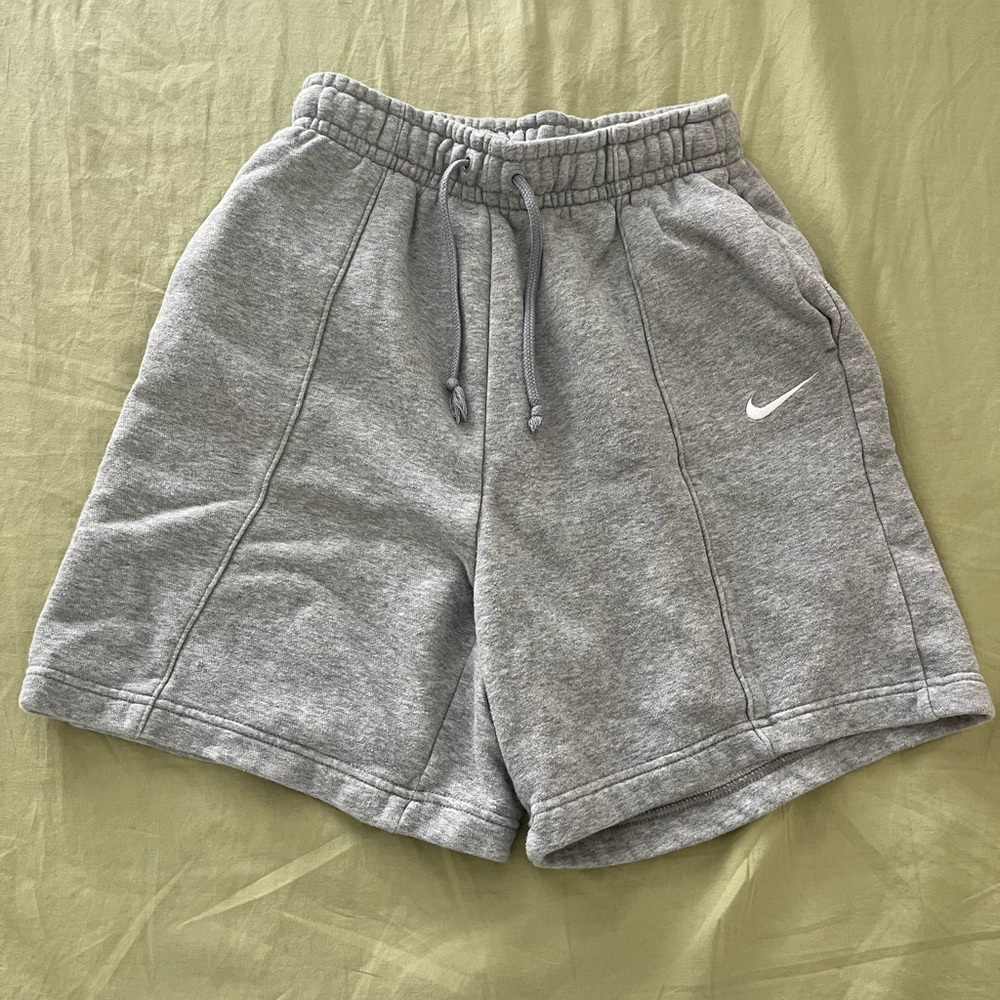 Nike Sweatshorts w/ Pockets